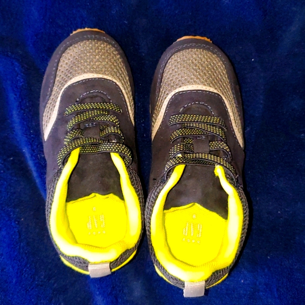 NWOT Toddler size 9 sneakers